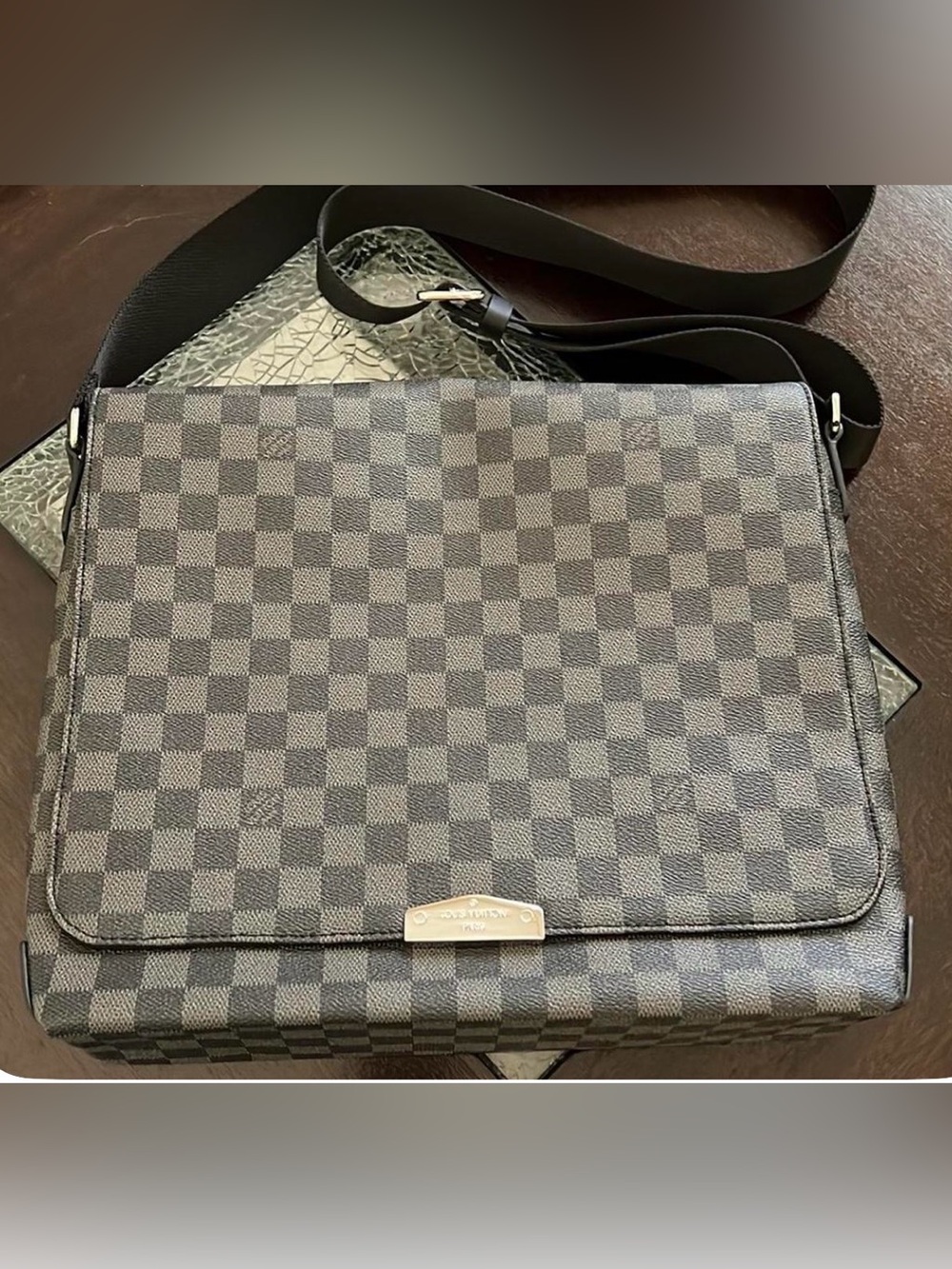 Office Monogram Bag 
Perfect for laptop and work Checkered Messenger Bag - Gray